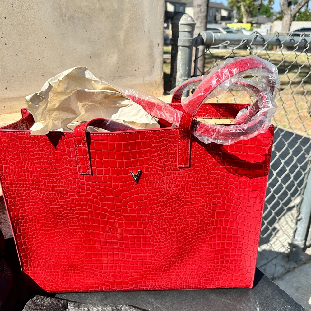 Elegant Red Croc-Embossed Tote Bag
